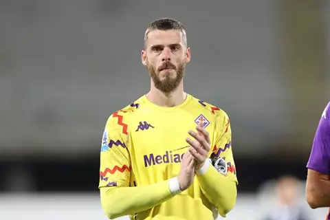 رومانو: موناكو يغازل دي خيا وسط رغبة فيورنتينا في استمراره